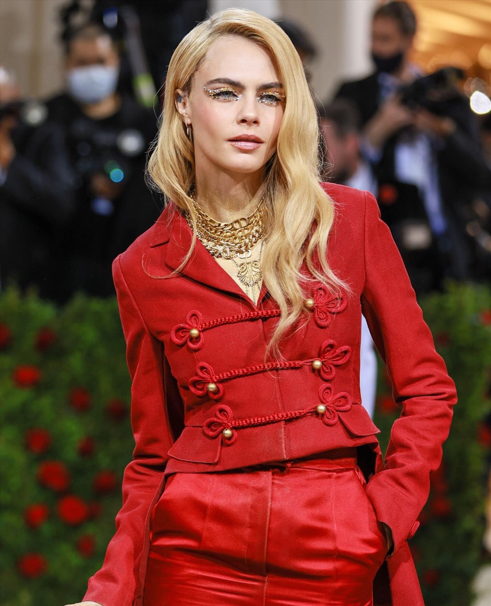 Cara Delevingne luôn mang đến những khoảnh khắc thời trang ấn tượng