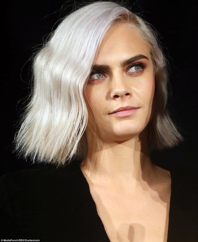 Cara Delevingne thu hút ánh nhìn với phong cách phi giới tính