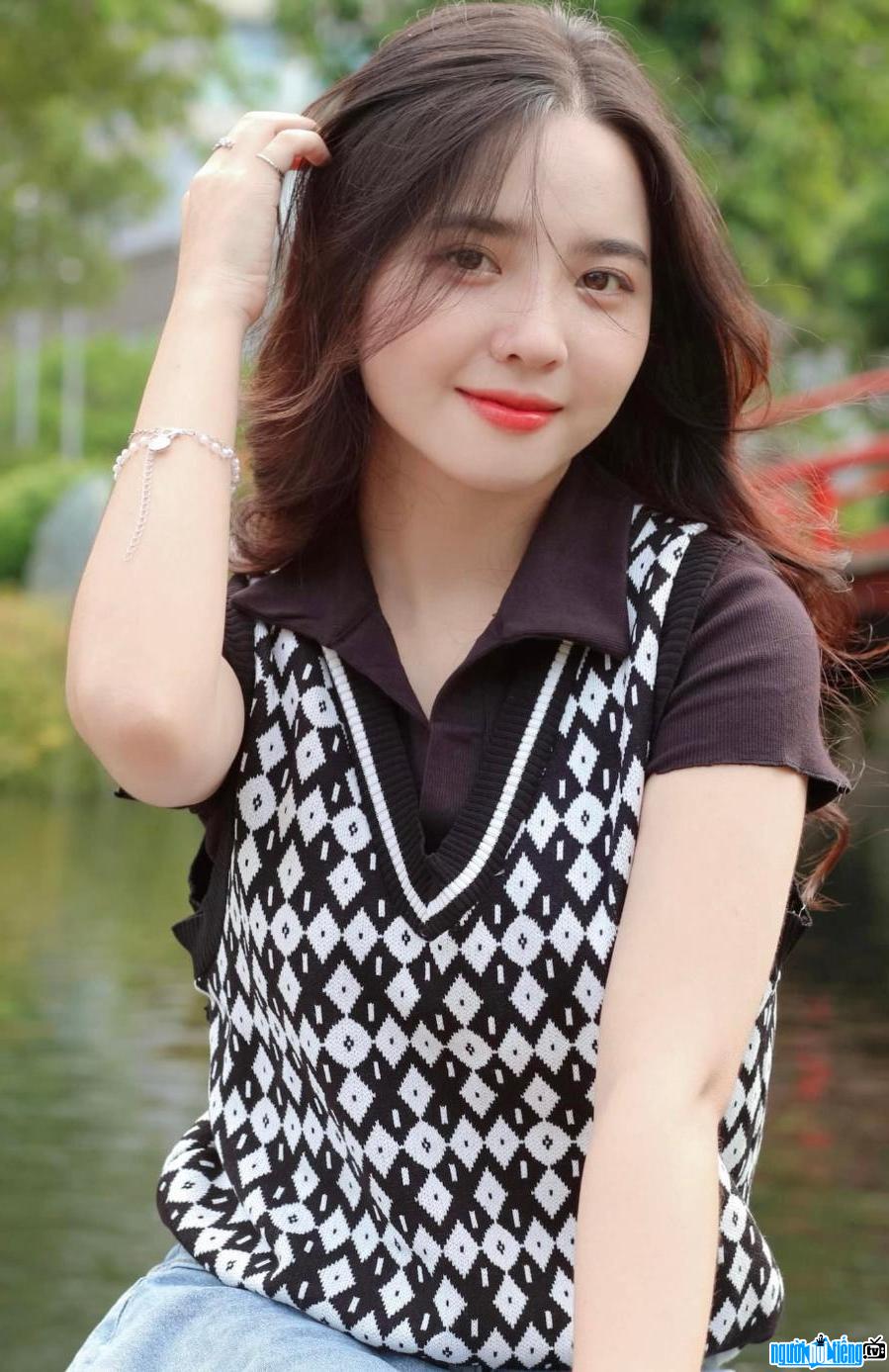 Cindy có gương mặt xinh đẹp và thần thái cuốn hút