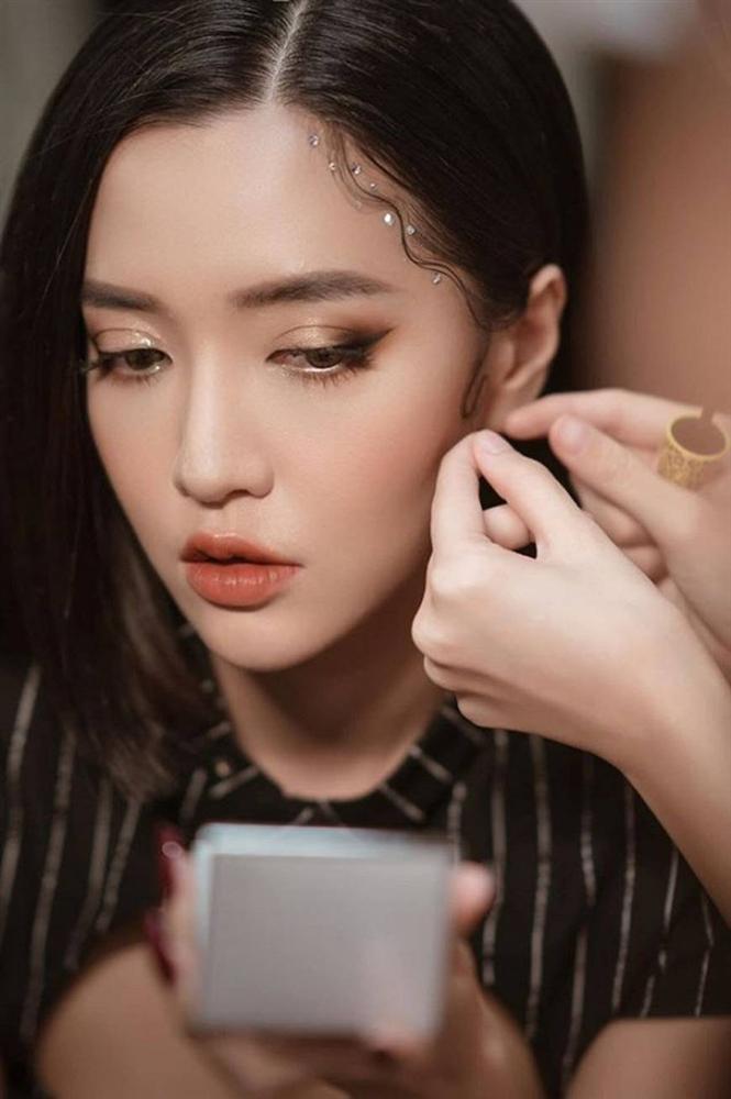 Hình ảnh makeup mới lạ của Bích Phương