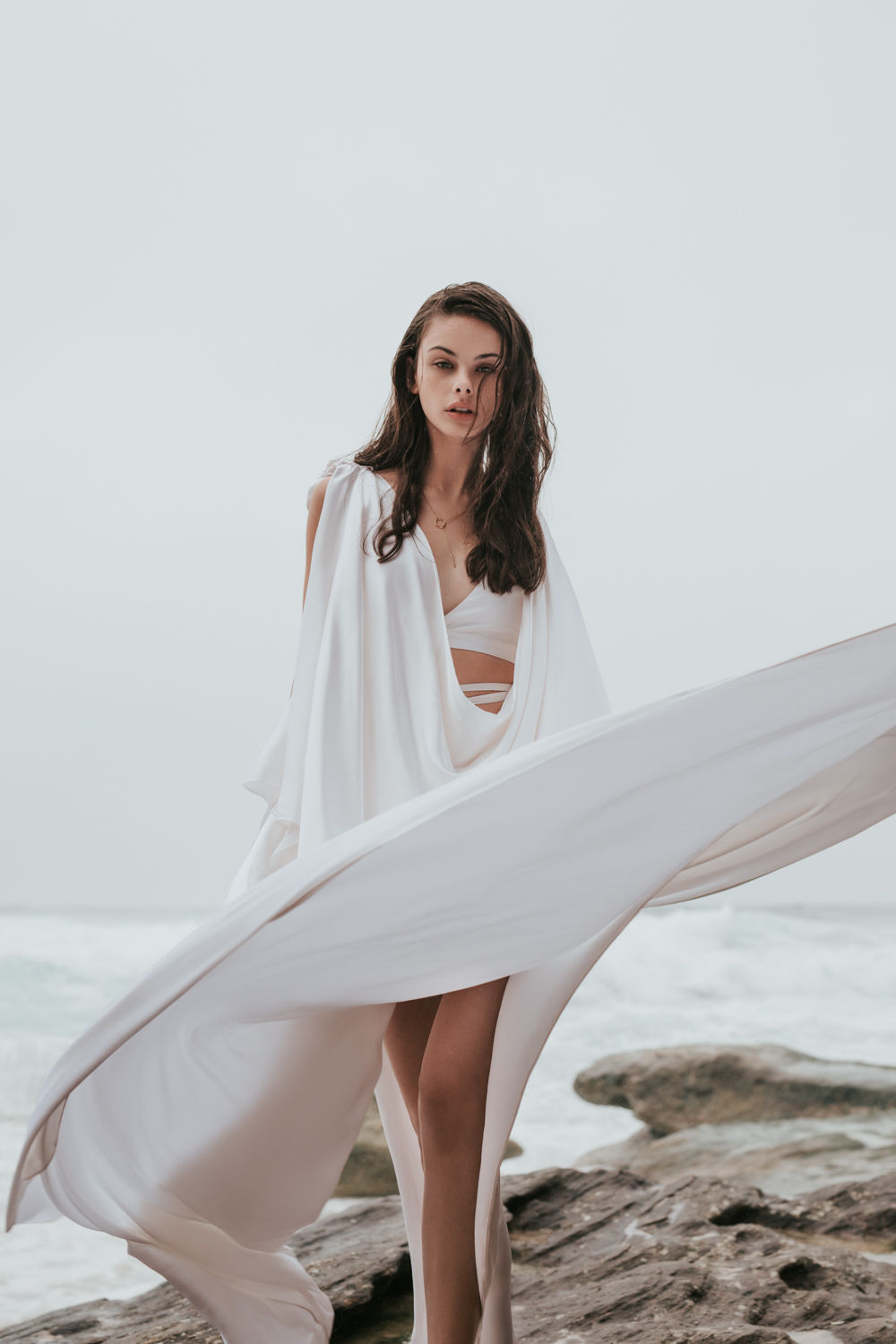 Meika Woollard toát lên sự tinh tế và sang trọng trong từng shoot hình