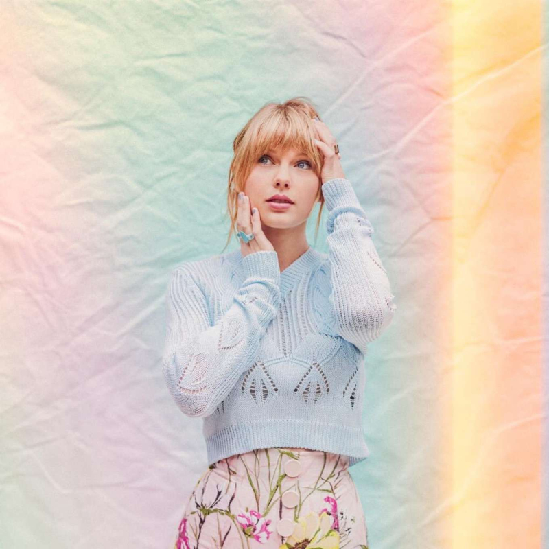 Mỗi lần Taylor Swift xuất hiện, cô luôn mang đến cảm giác vừa ngọt ngào vừa mạnh mẽ