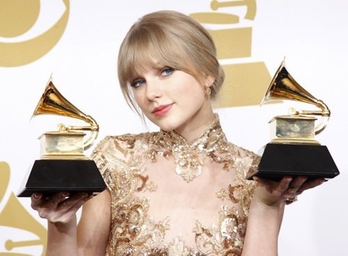 Mỗi lần xuất hiện, Taylor Swift lại khiến fan trầm trồ với thần thái chuẩn sao hạng A