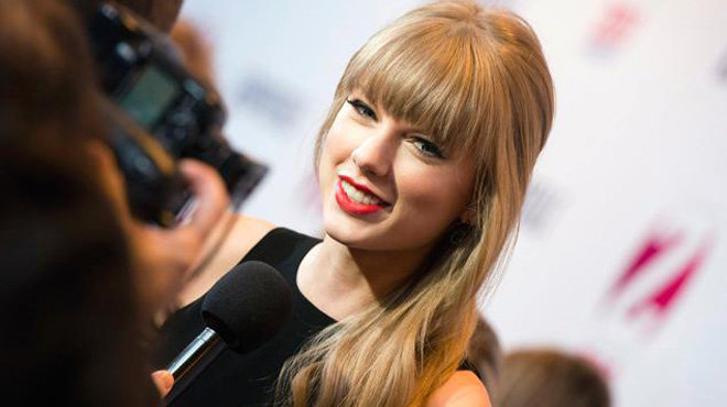 Nụ cười tươi tắn của Taylor Swift là điểm nhấn trong mọi bức ảnh