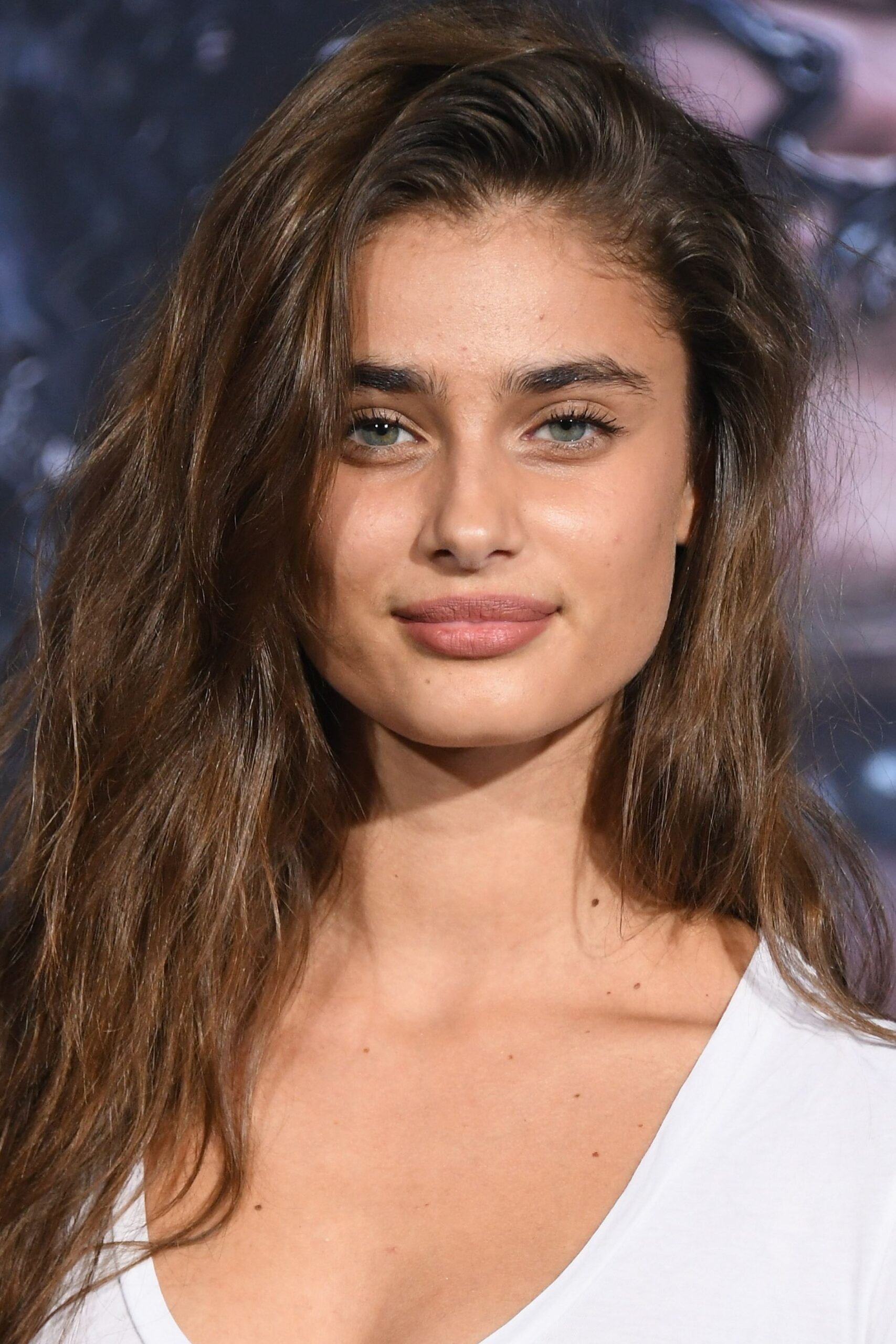 Với đôi mắt xanh và ánh nhìn đầy lôi cuốn, Taylor Hill luôn khiến người khác phải xiêu lòng